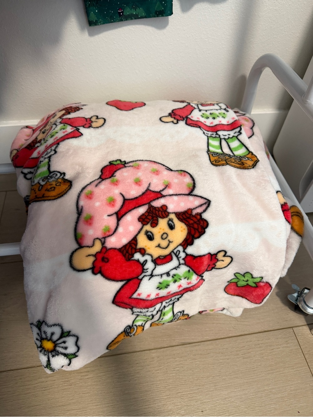 strawberry shortcake 80x60 plush throw blanket